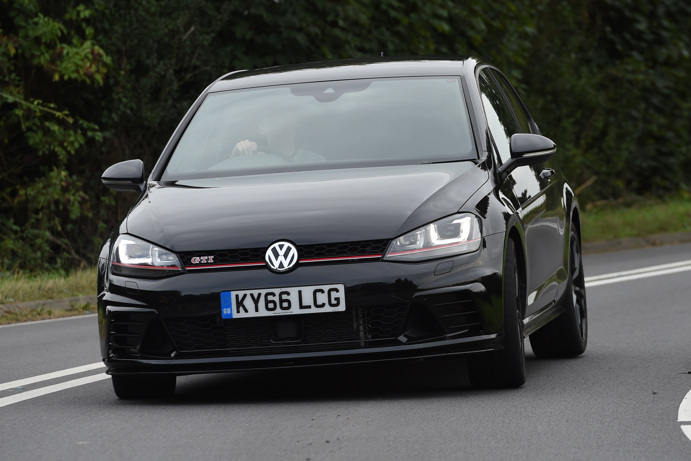Volkswagen Golf GTI Clubsport UK 2016 - front cornering