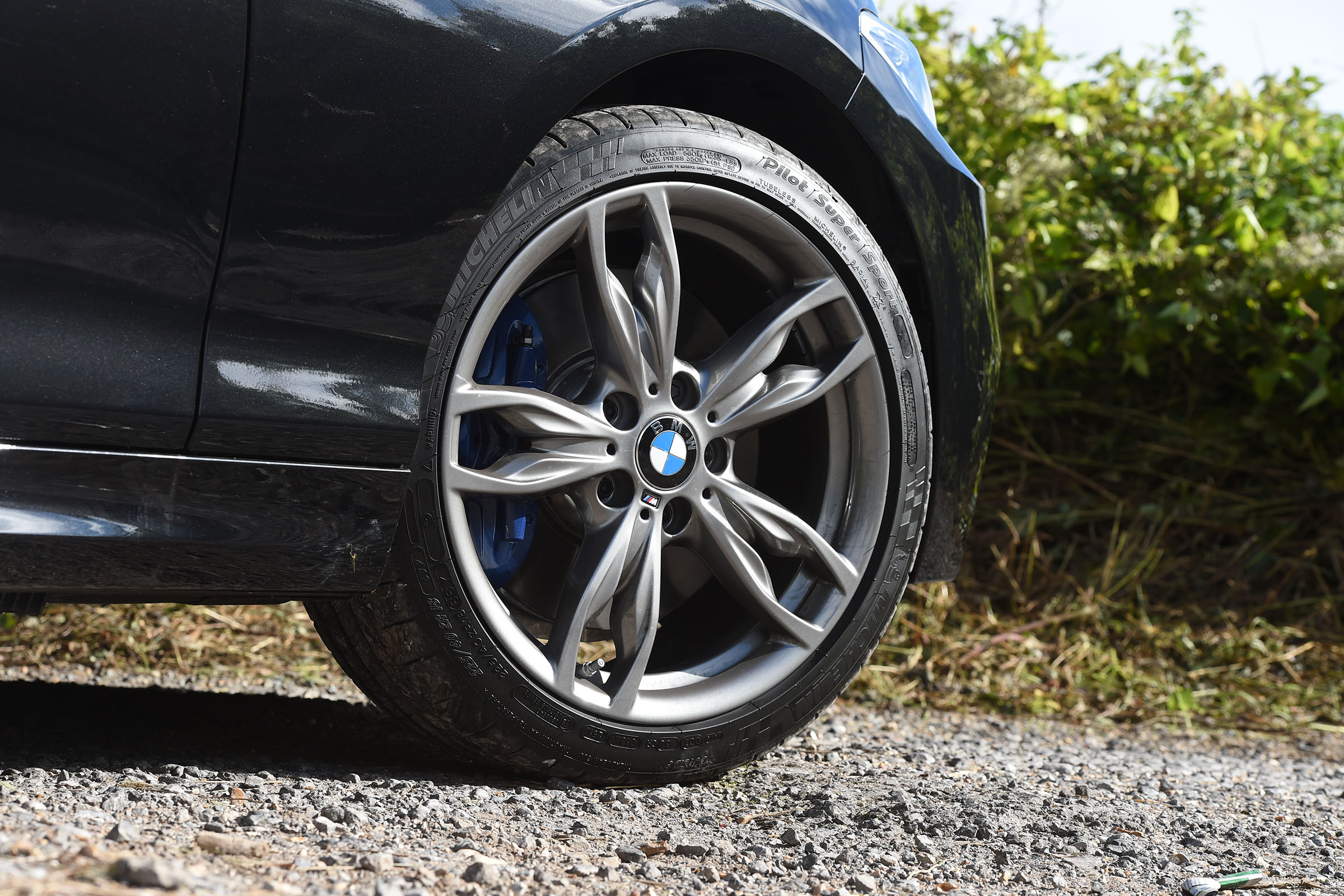BMW M240i Convertible wheel