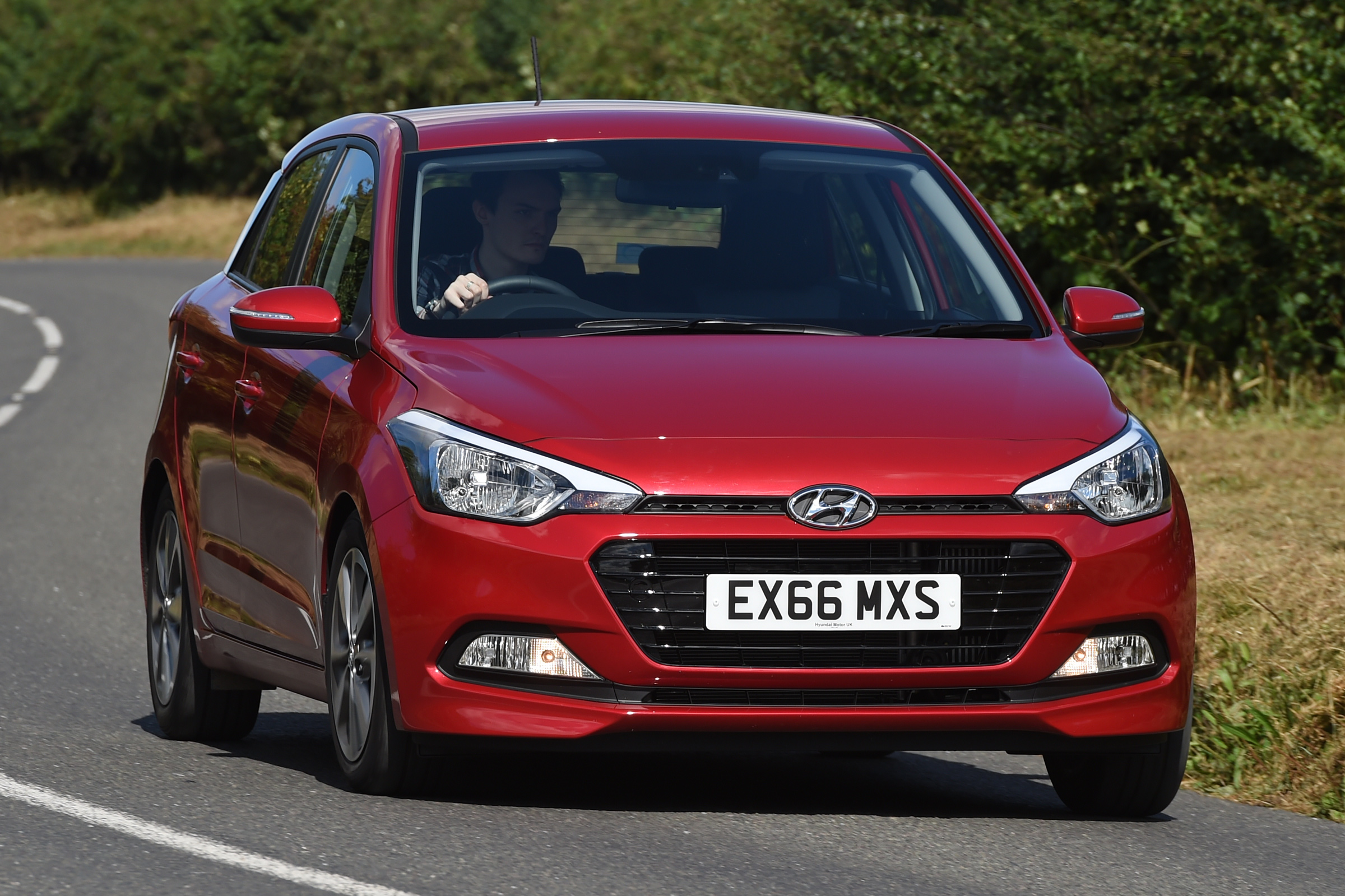 Hyundai i20 Turbo Edition - front cornering