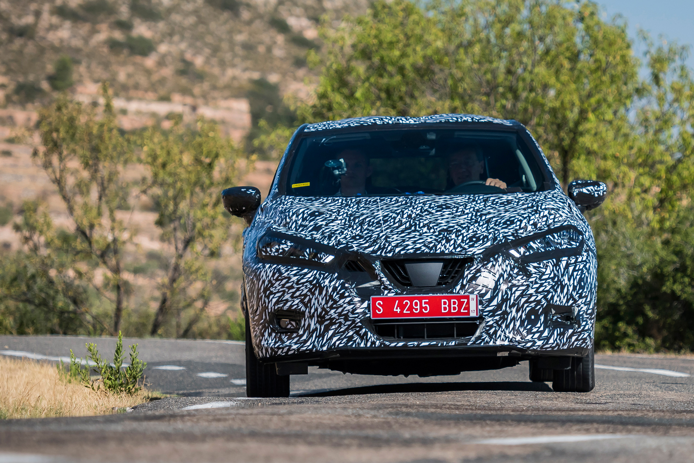 Nissan Micra 2017 - prototype front tracking 3