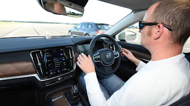 Volvo V90 vs Audi A6 Avant - autonomous V90