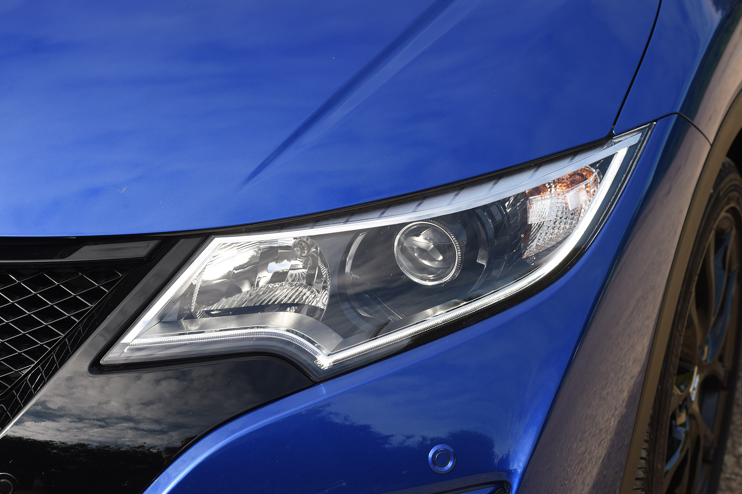 Honda Civic Sport 1.4 - front light detail