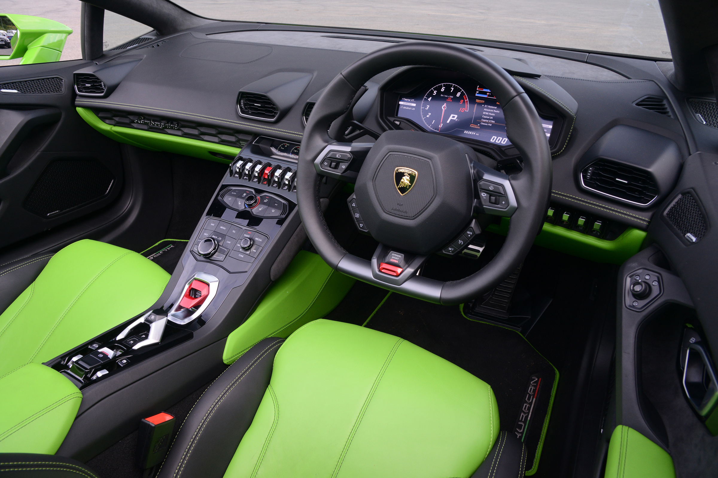 Lamborghini Huracan Spyder UK - interior