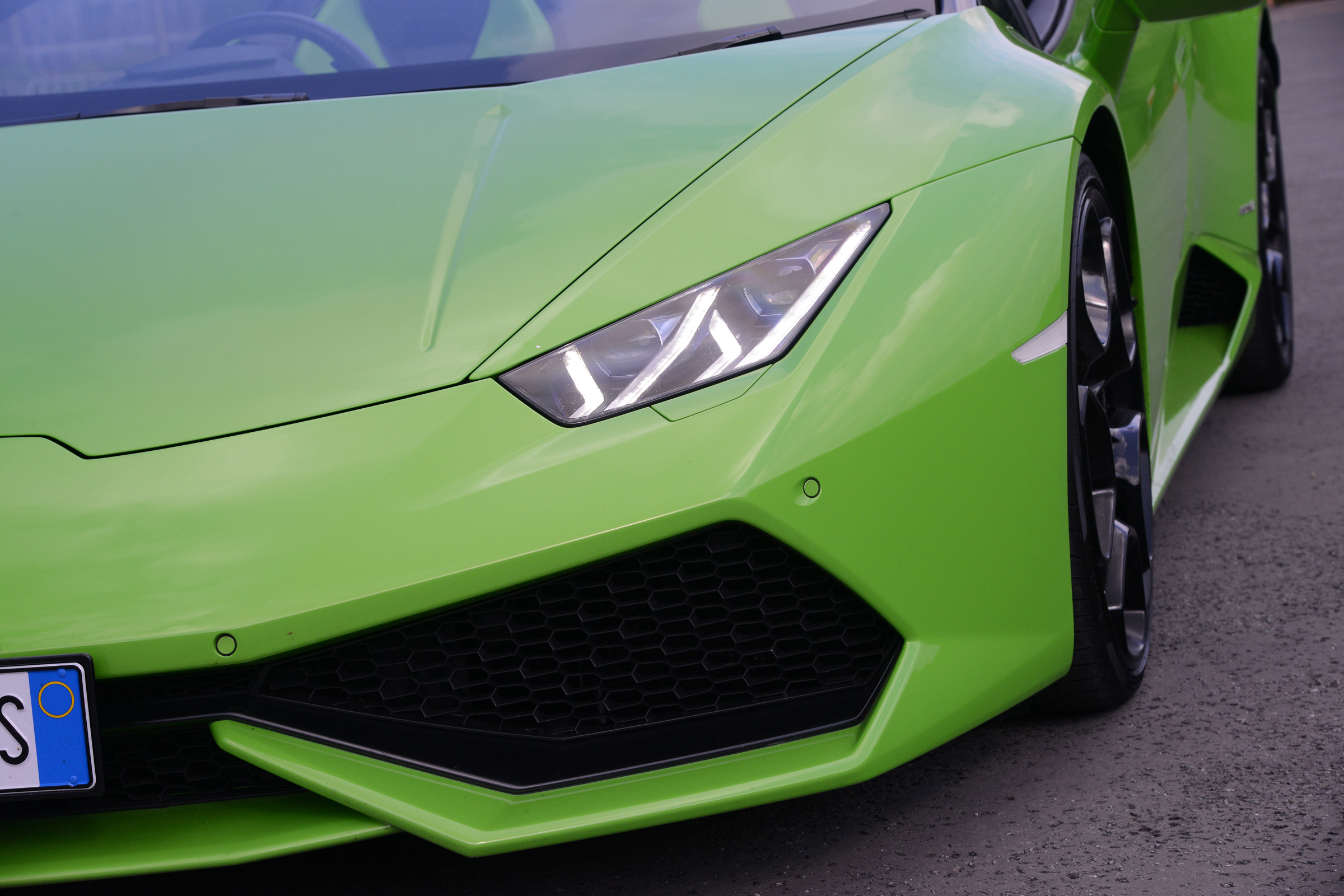 Lamborghini Huracan Spyder UK - front detail