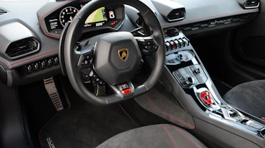 Lamborghini Huracan LP580-2 - interior