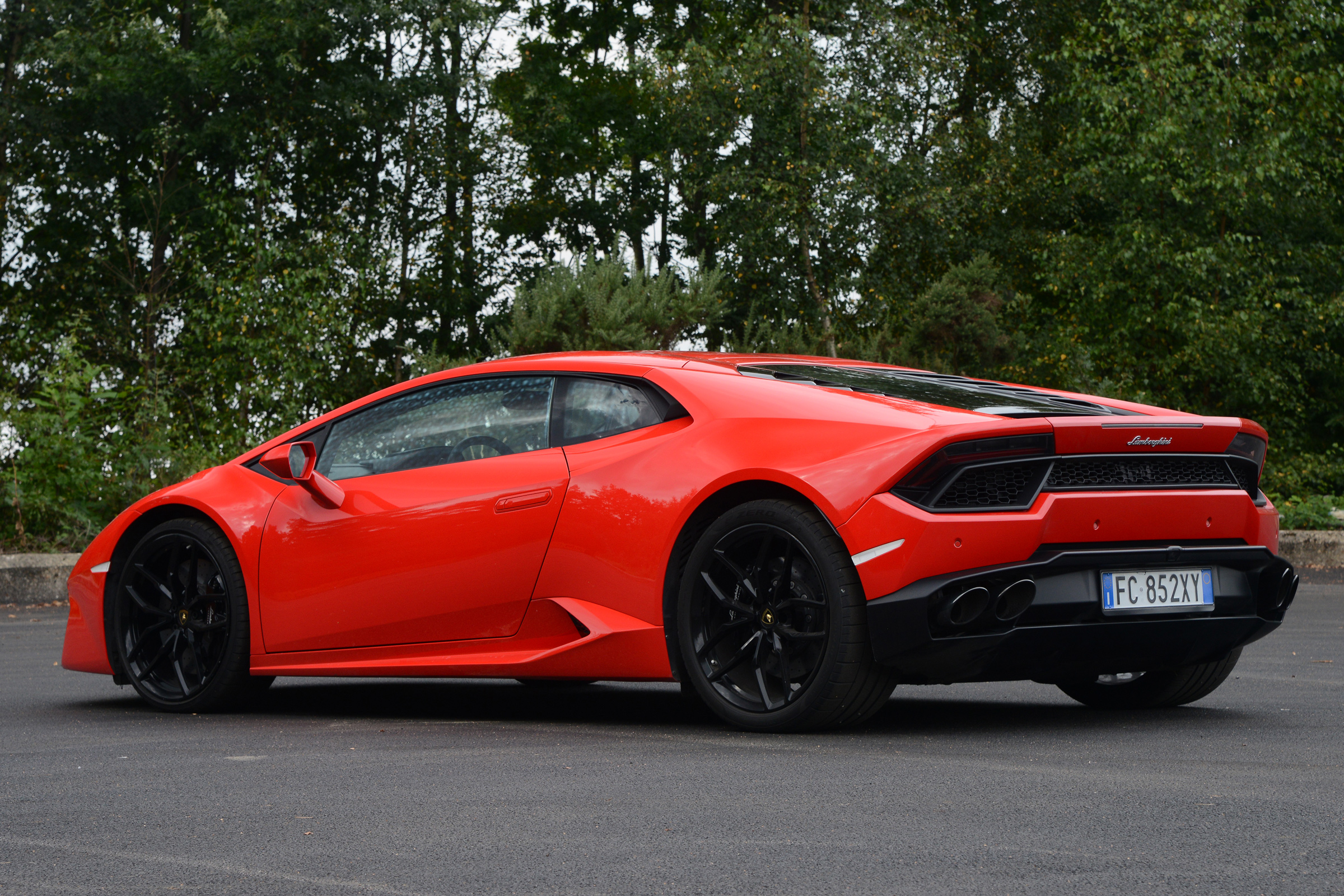 Lamborghini Huracan LP580-2 - rear quarter