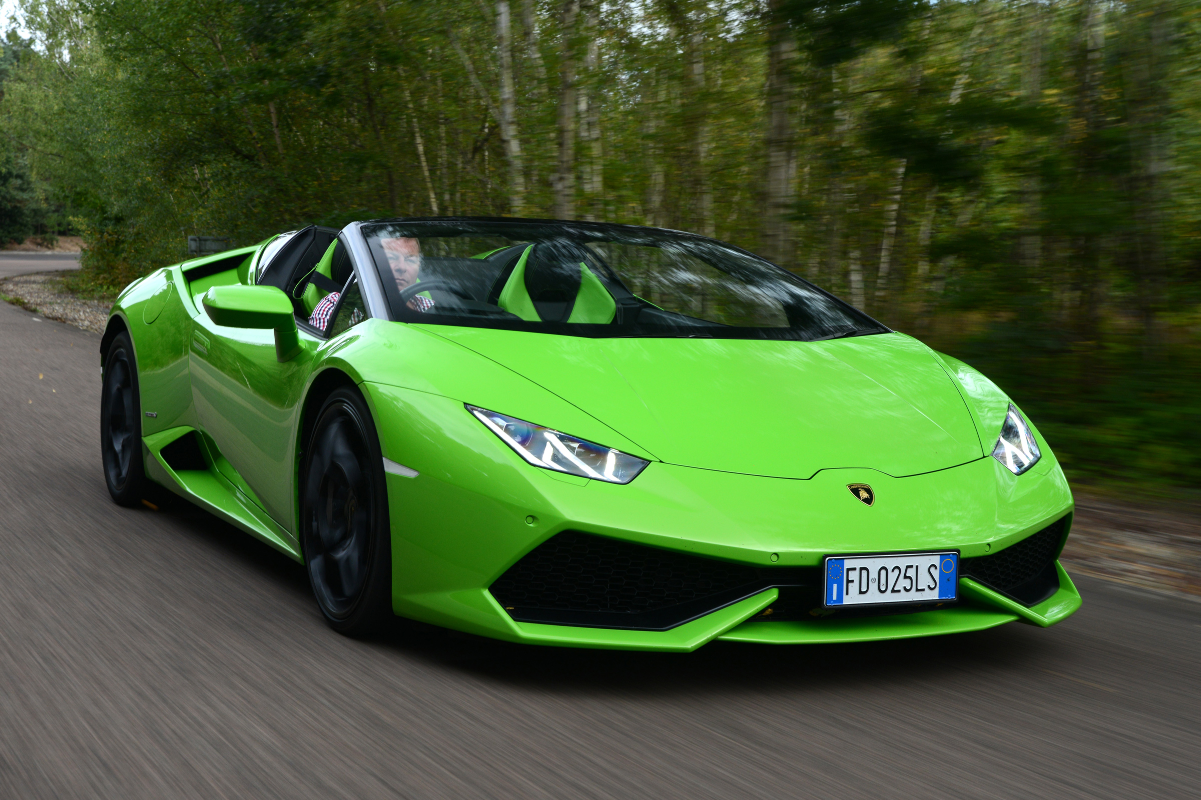 Lamborghini Huracan Spyder UK - front tracking