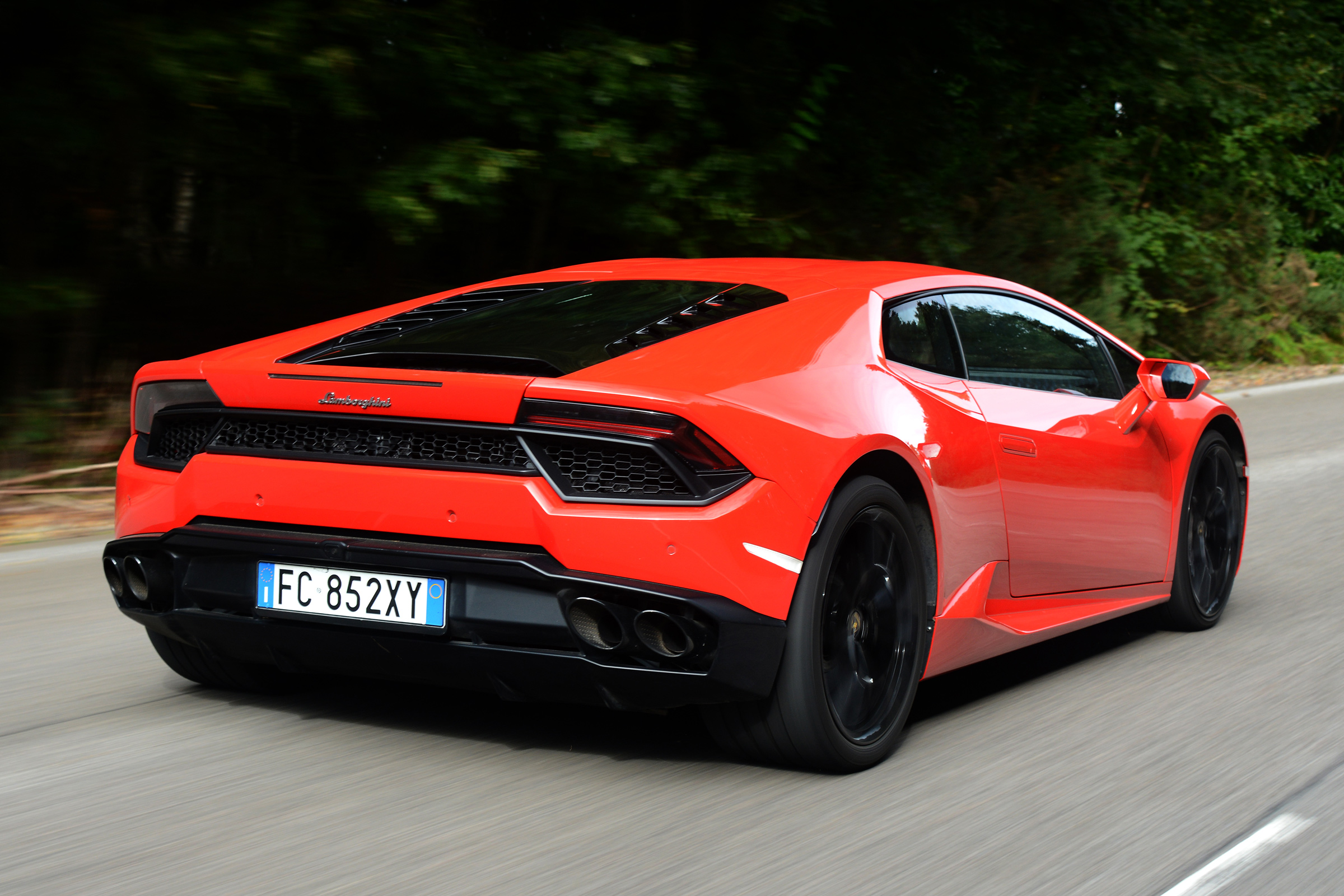 Lamborghini Huracan LP580-2 - rear tracking