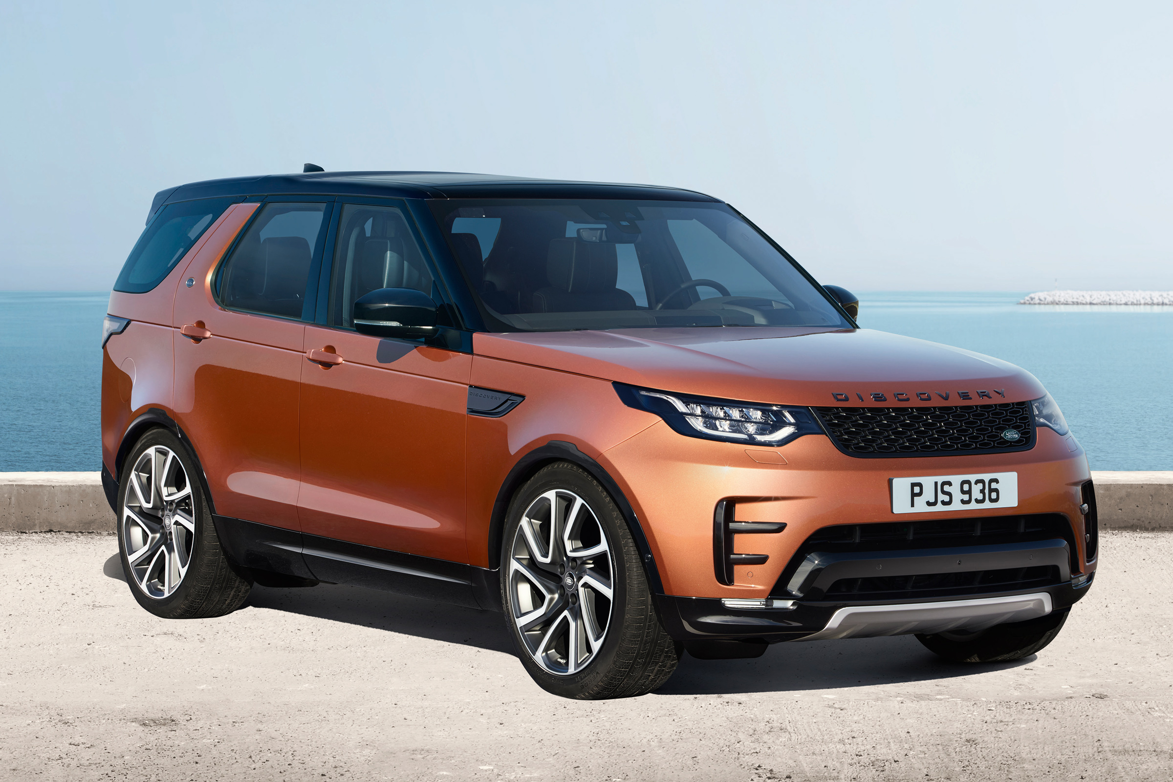 Land Rover Discovery 2017 - dynamic design pack front