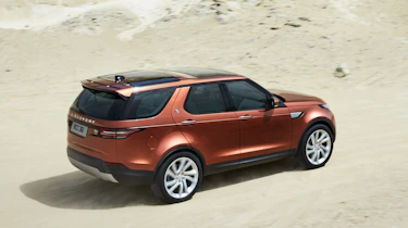 Land Rover Discovery 2017 - official rear tracking