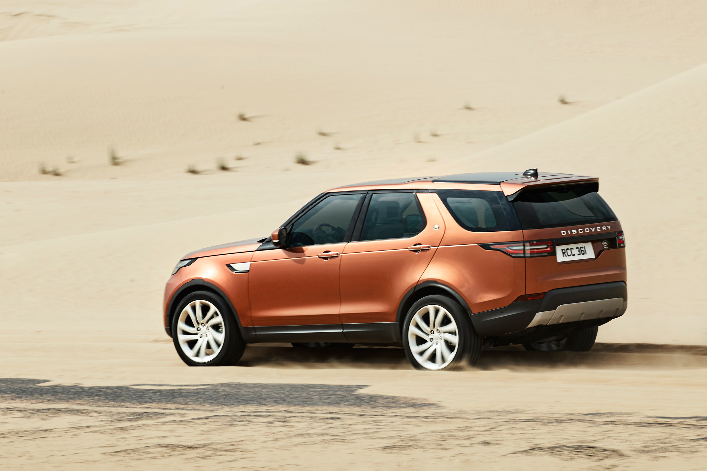 Land Rover Discovery 2017 - official off road 4