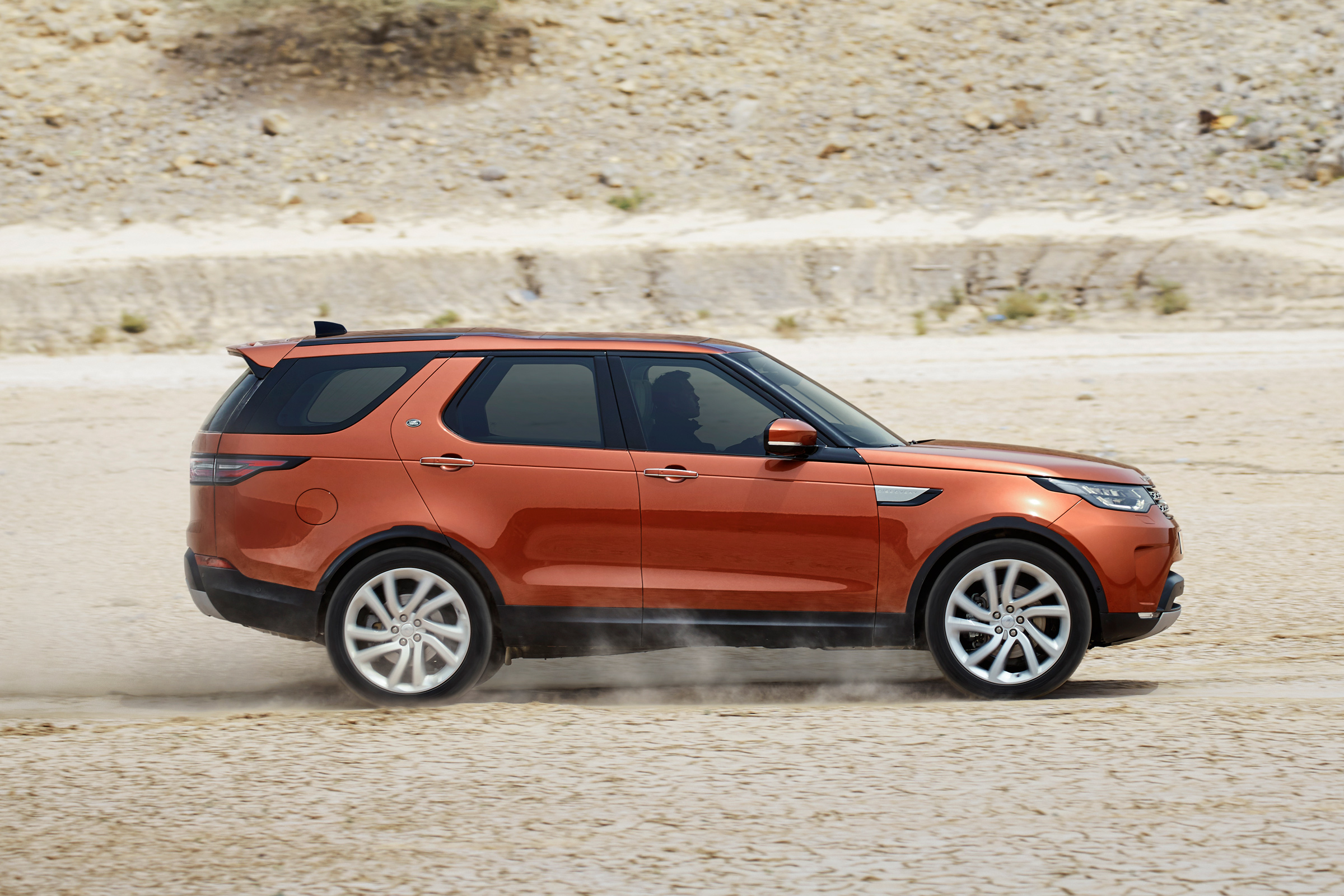 Land Rover Discovery 2017 - official off road 6