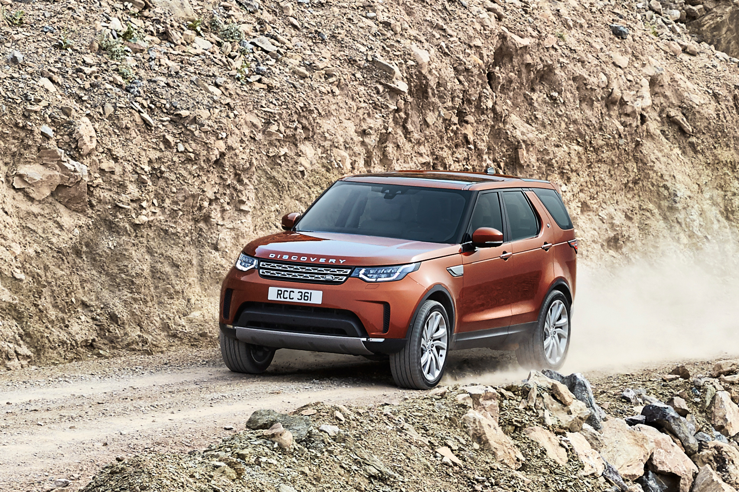 Land Rover Discovery 2017 - official off road