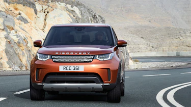 Land Rover Discovery 2017 - official road cornering
