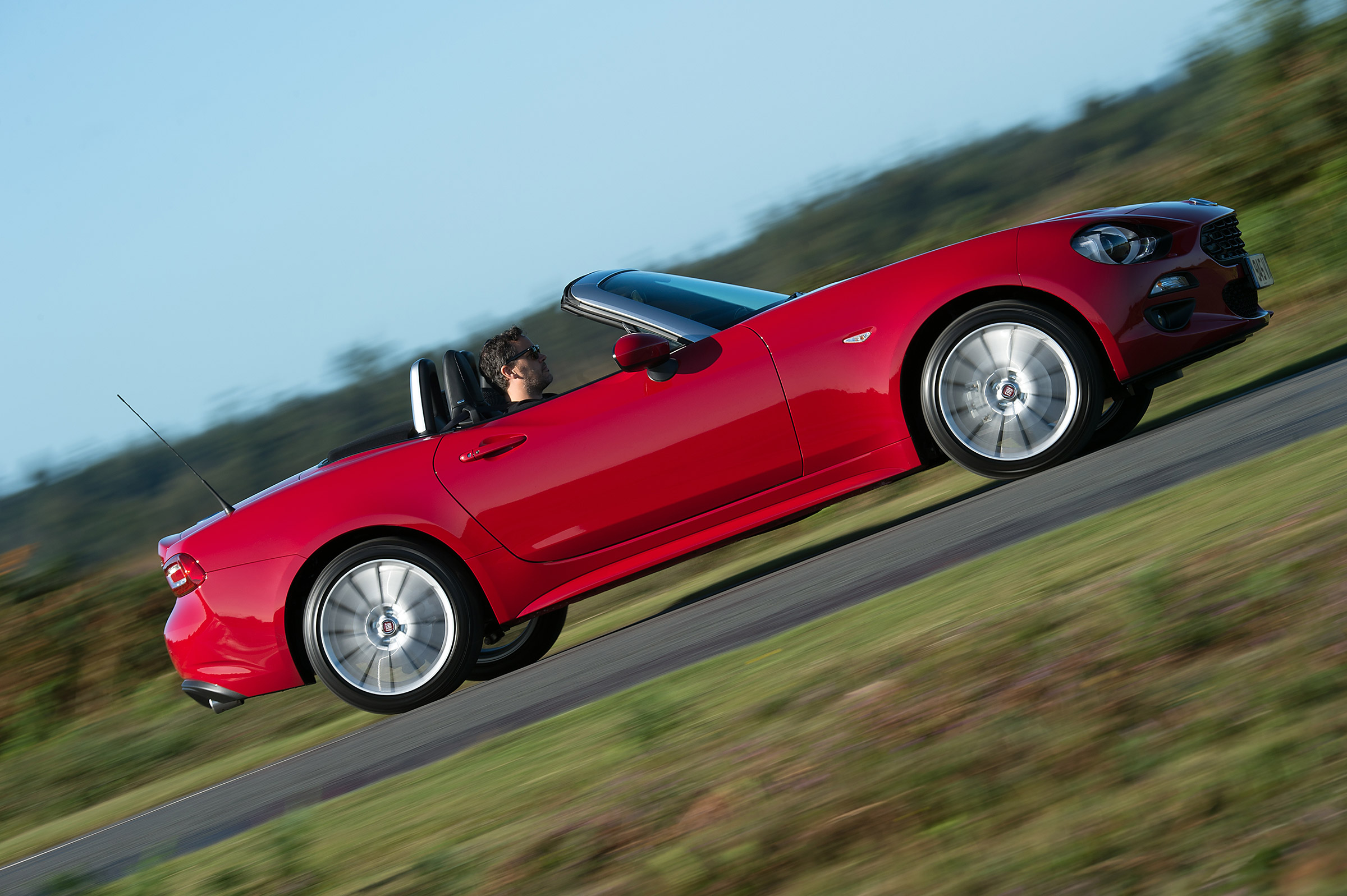 Fiat 124 Spider - side action