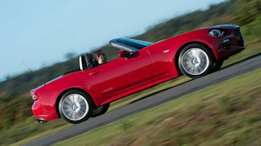 Fiat 124 Spider - side action