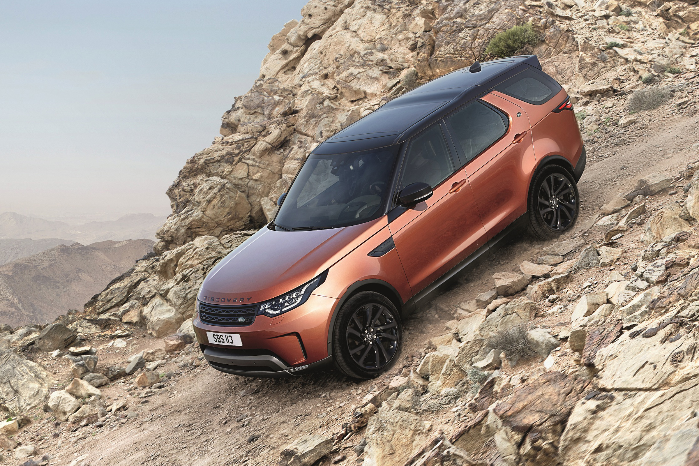 Land Rover Discovery 2017 - first edition front