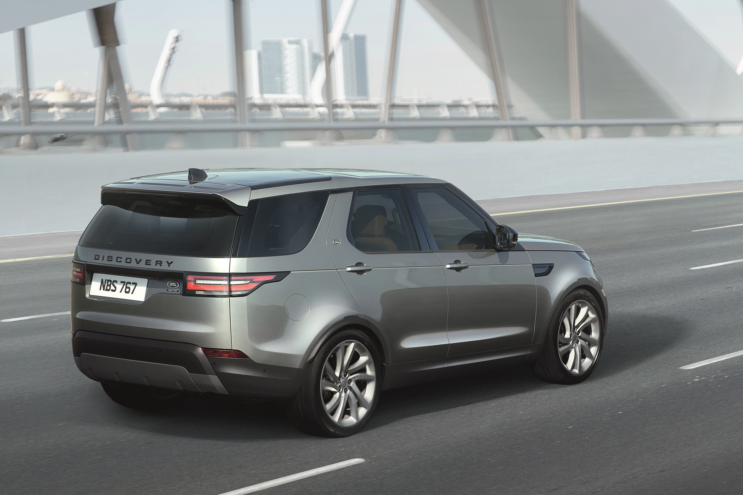 Land Rover Discovery 2017 - first edition rear
