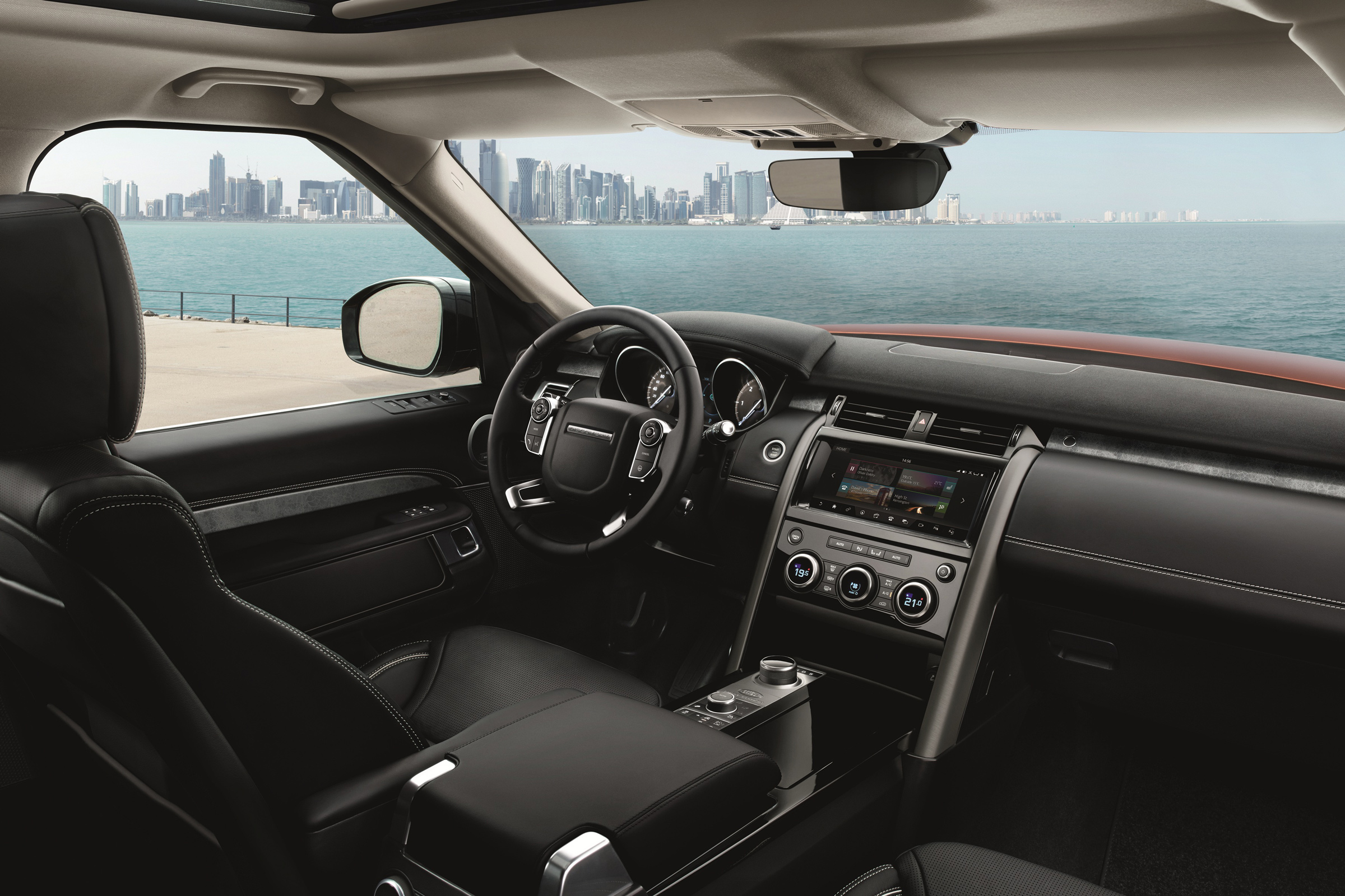 Land Rover Discovery 2017 - first edition interior
