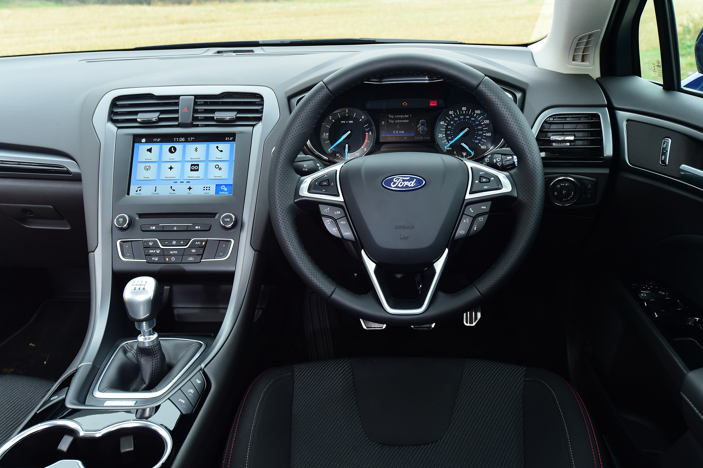 Ford Mondeo ST-Line Estate - dash