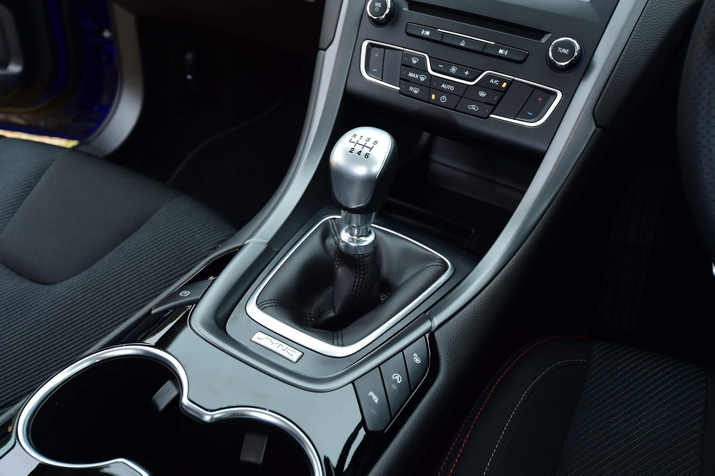 Ford Mondeo ST-Line Estate - gearstick