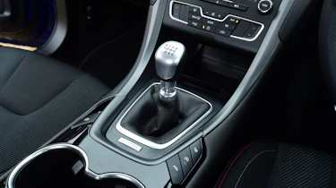 Ford Mondeo ST-Line Estate - gearstick