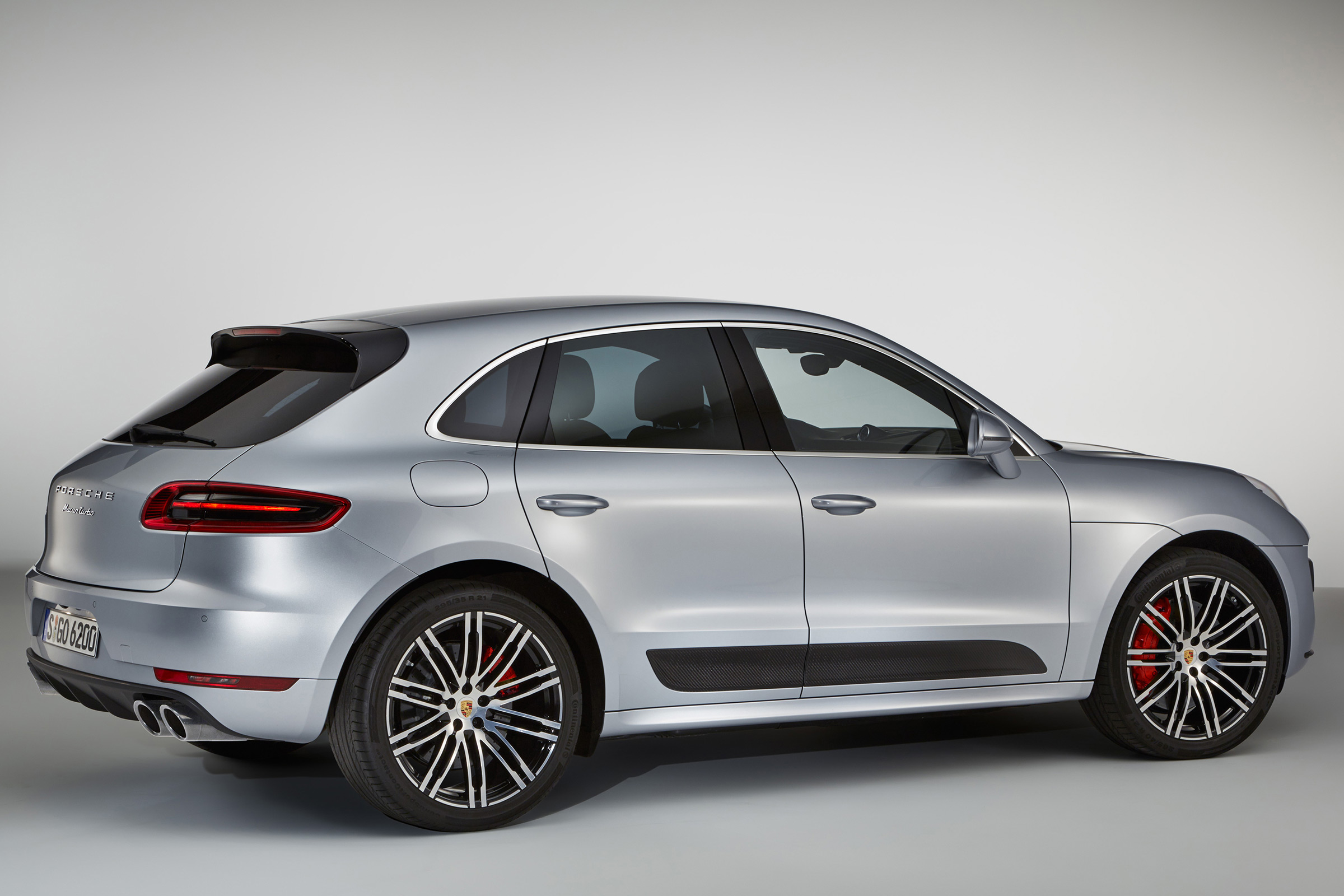 Porsche Macan Turbo Performance Pack - rear quarter