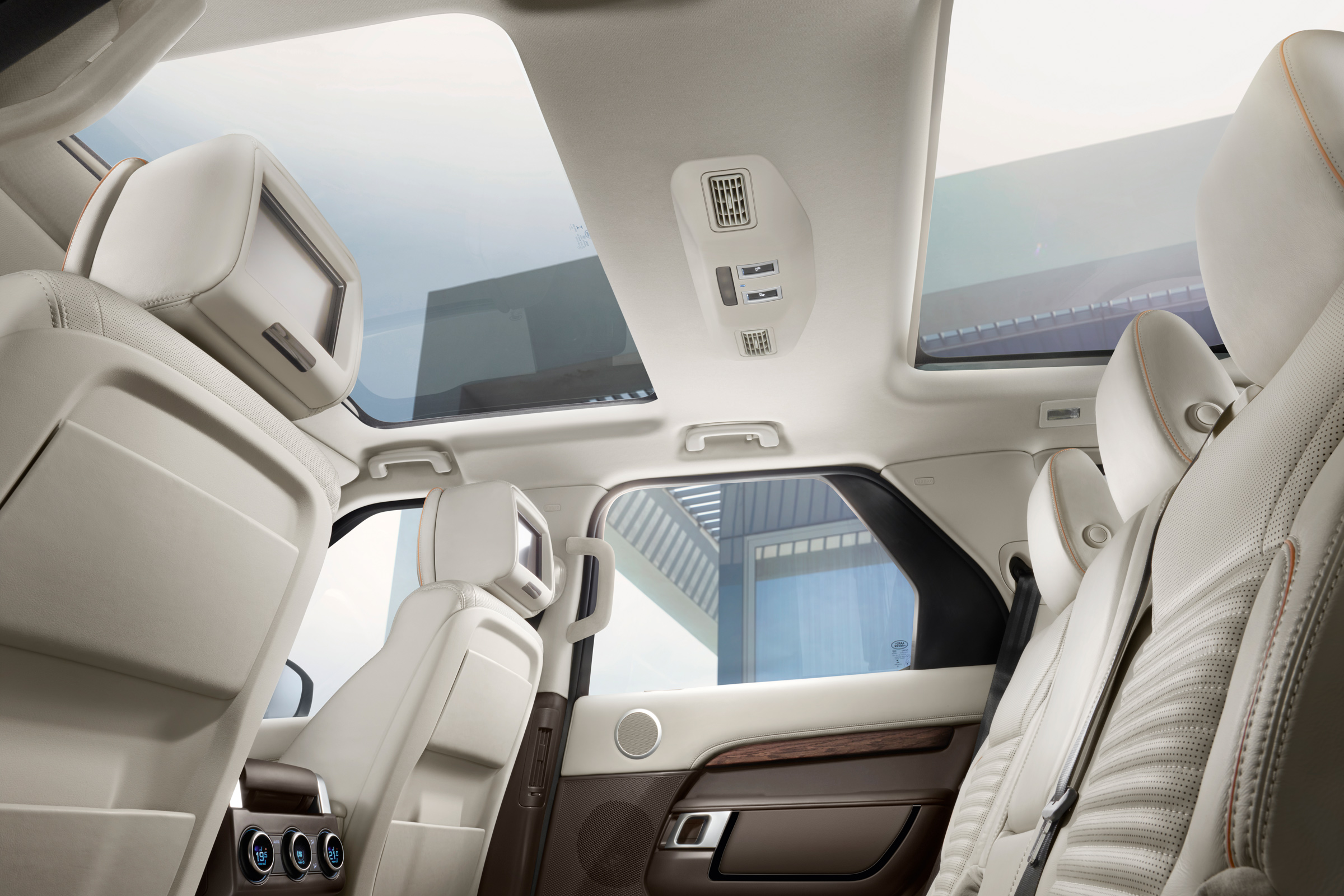 Land Rover Discovery 2017 - official sunroof