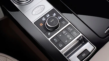 Land Rover Discovery 2017 - official centre console