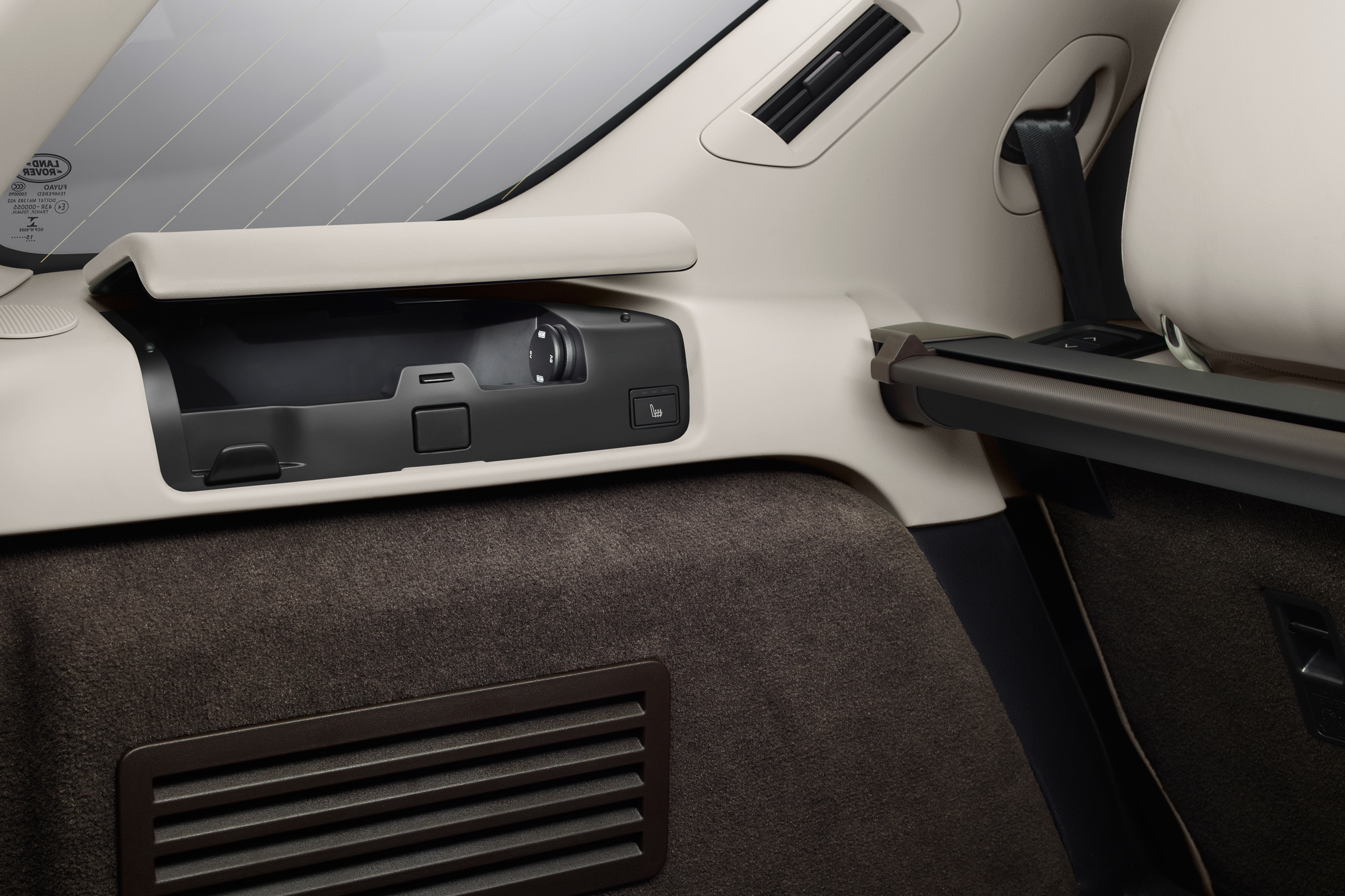 Land Rover Discovery 2017 - official boot storage