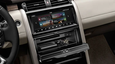 Land Rover Discovery 2017 - official infotainment