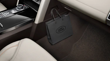 Land Rover Discovery 2017 - official hook