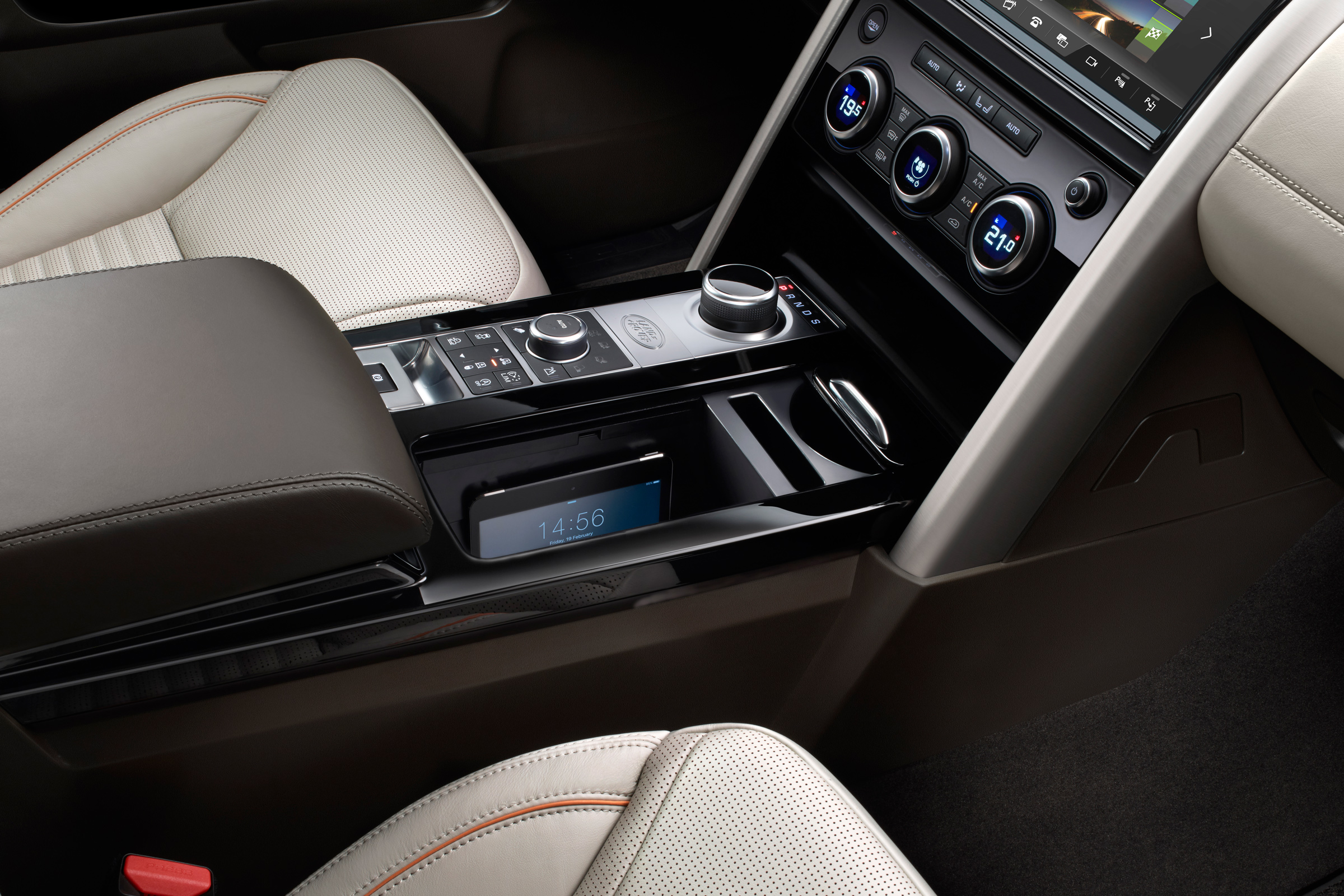 Land Rover Discovery 2017 - official centre console 3