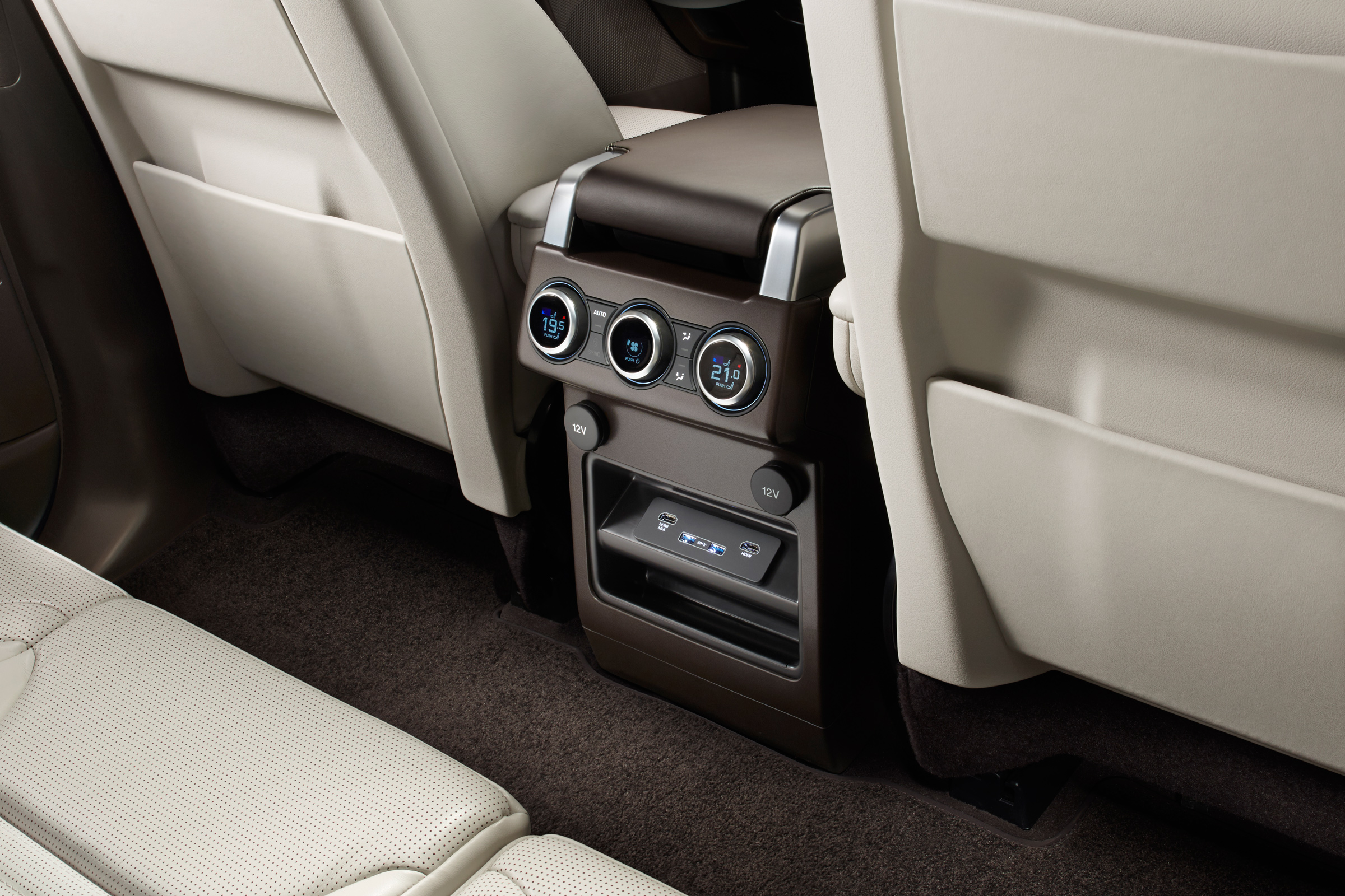 Land Rover Discovery 2017 - official rear vents