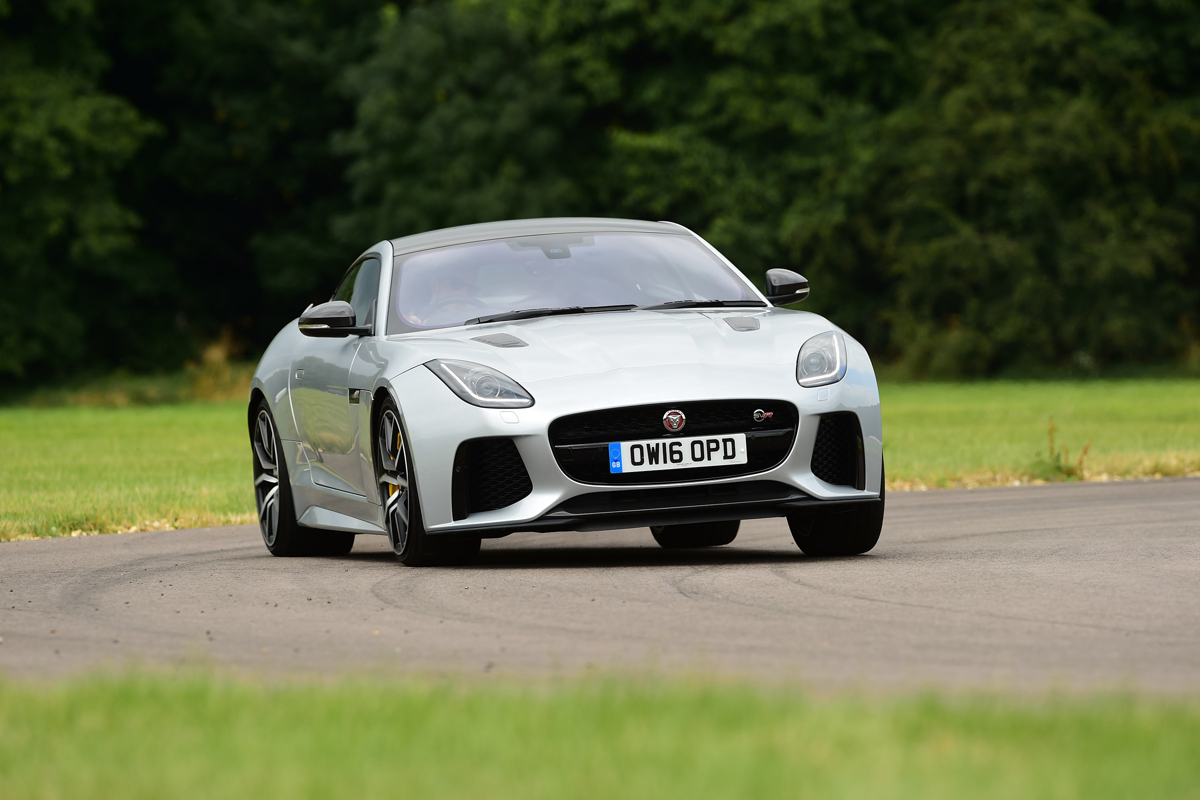 Jaguar F-Type SVR vs Porsche 911 Turbo - front cornering