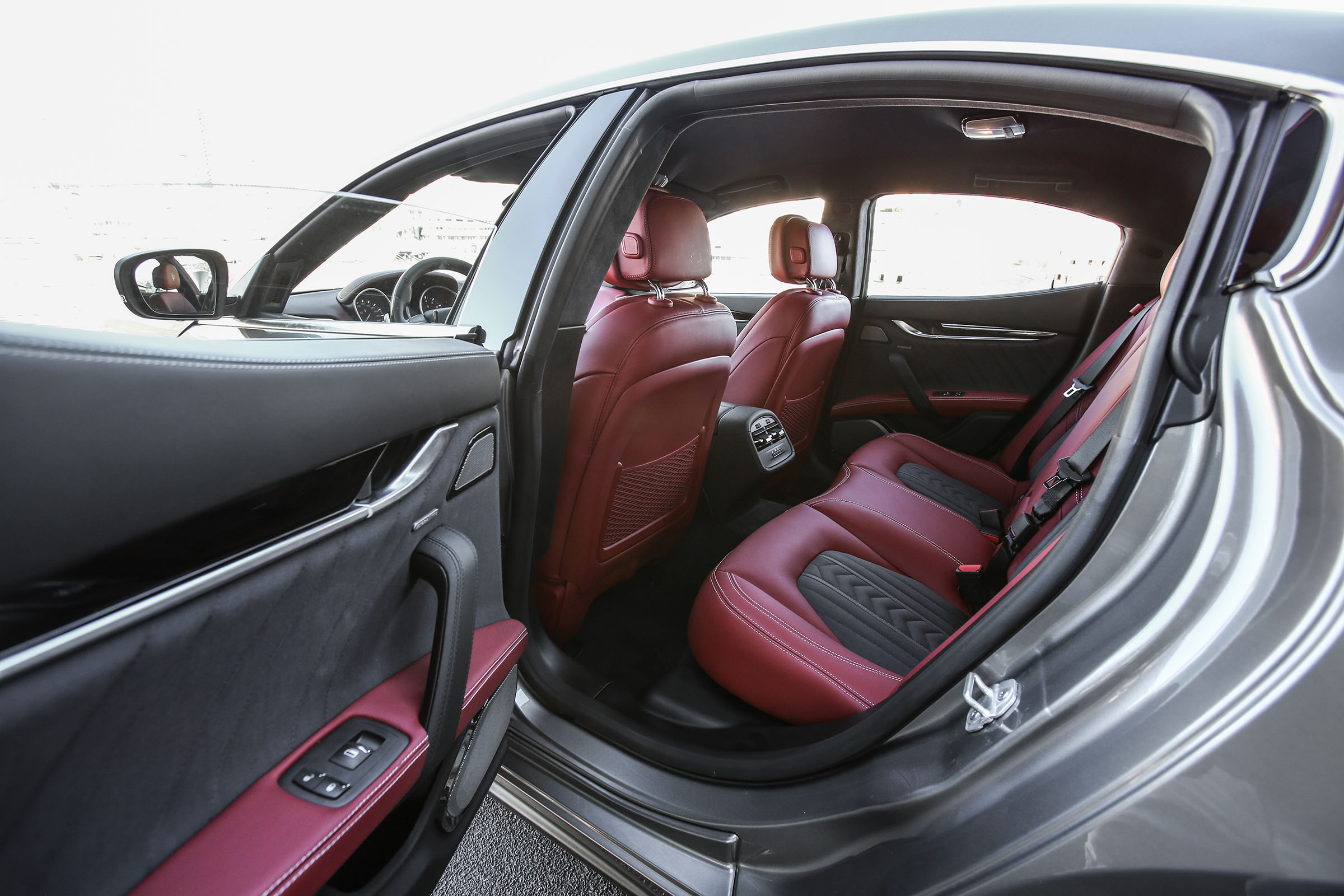 Maserati Ghibli 2016 rear seats