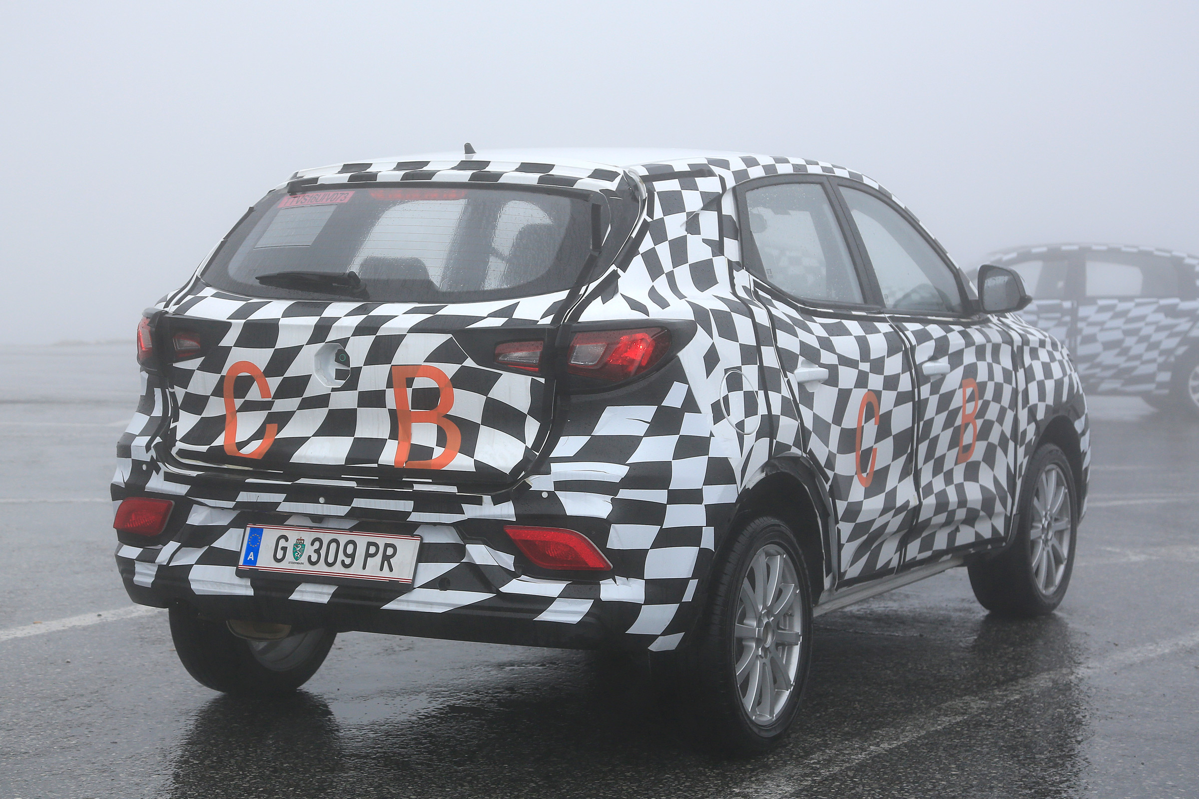MG ZS - spy shot rear tracking