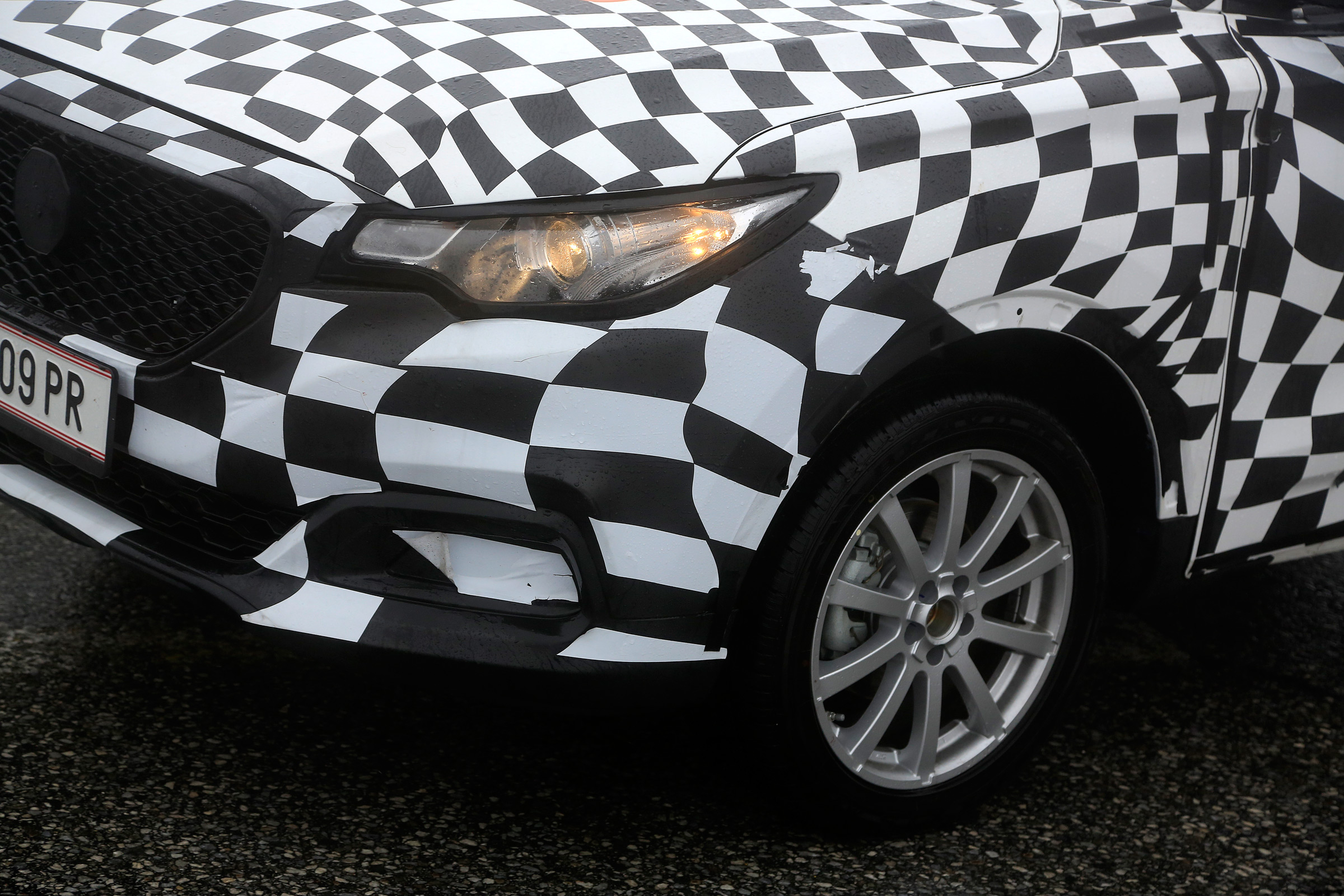 MG ZS - spy shot front detail