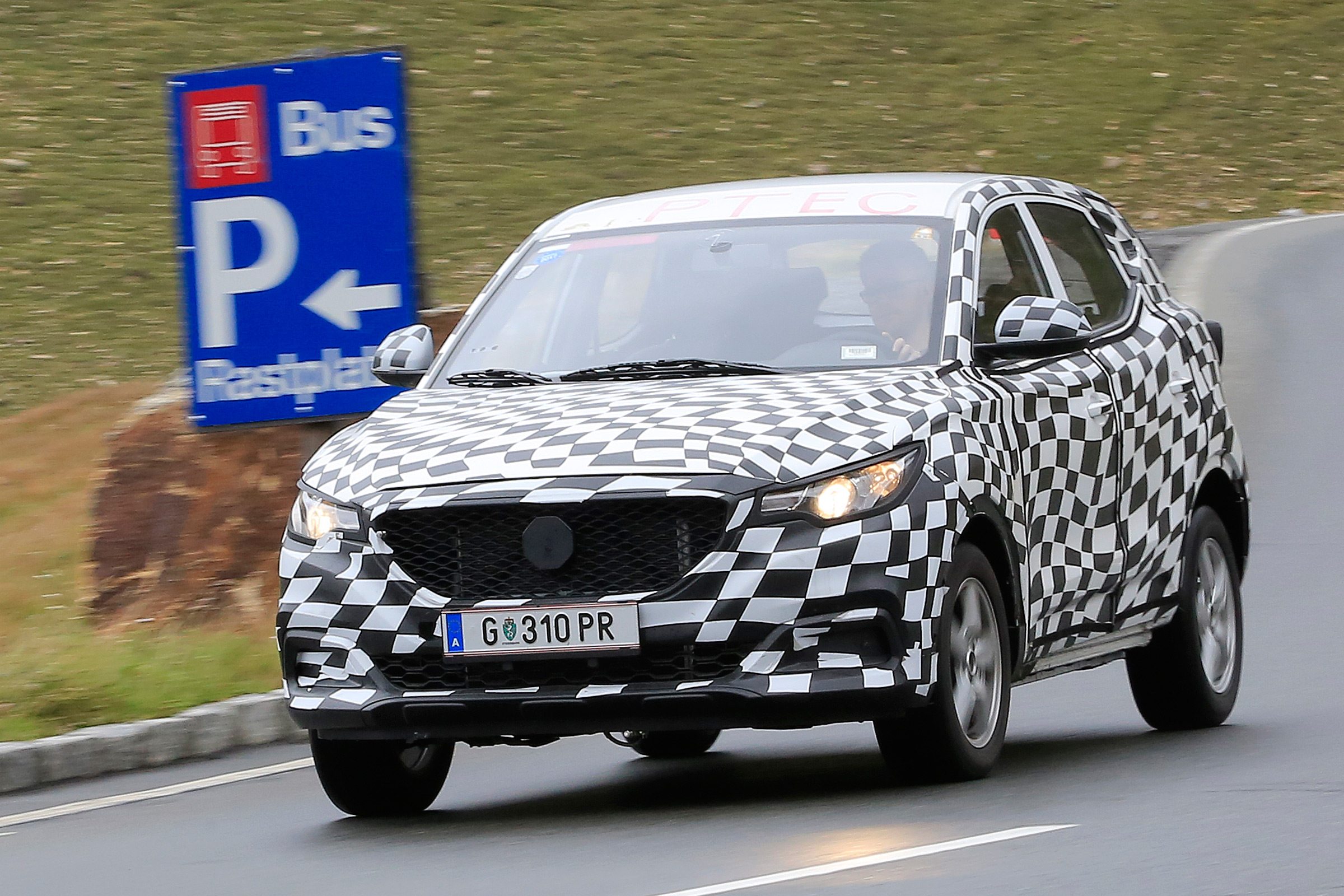 MG ZS - spy shot front cornering