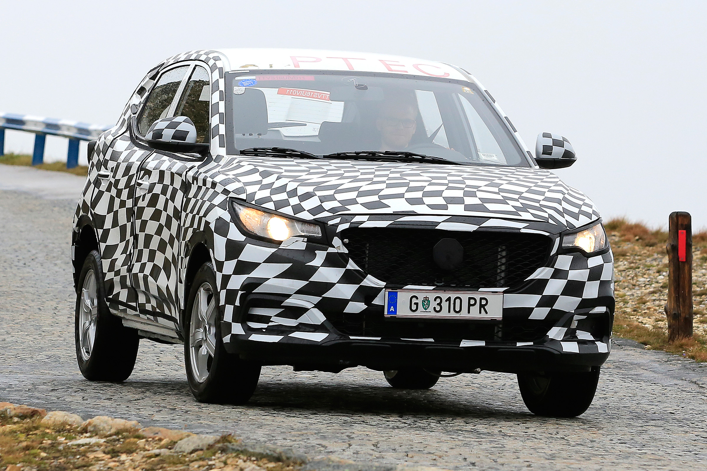 MG ZS - spy shot front tracking