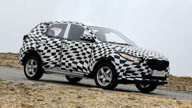 MG ZS - spy shot side tracking