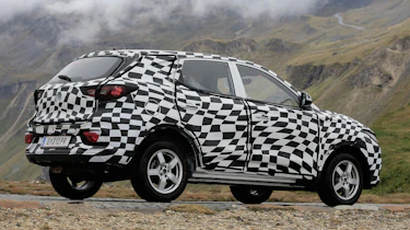MG ZS - spy shot rear tracking