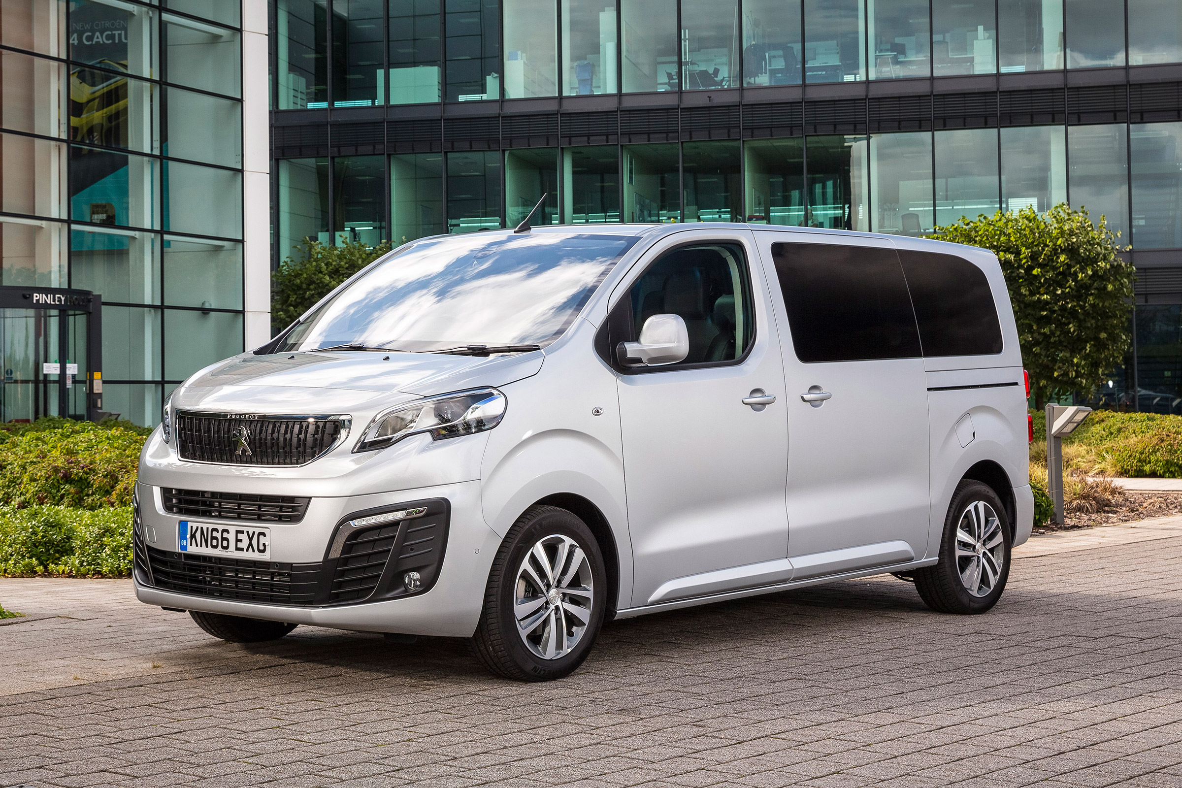 Peugeot Traveller static