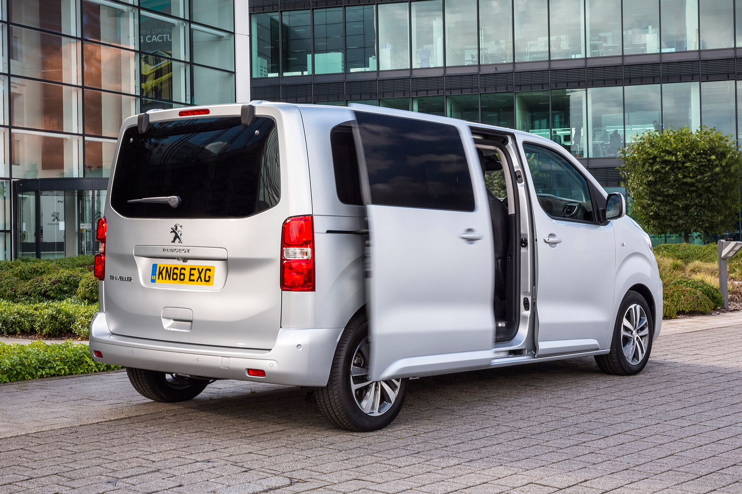 Peugeot Traveller - rear side door open