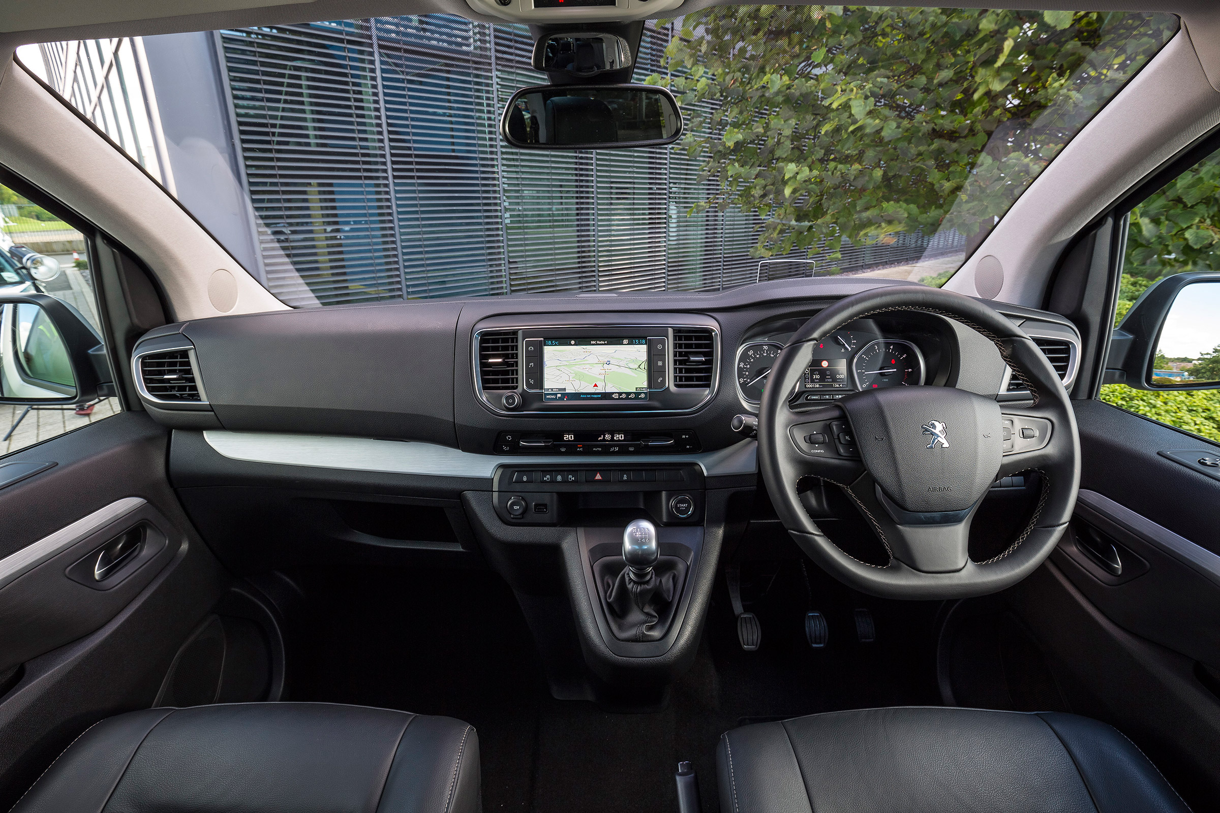 Peugeot Traveller - dash