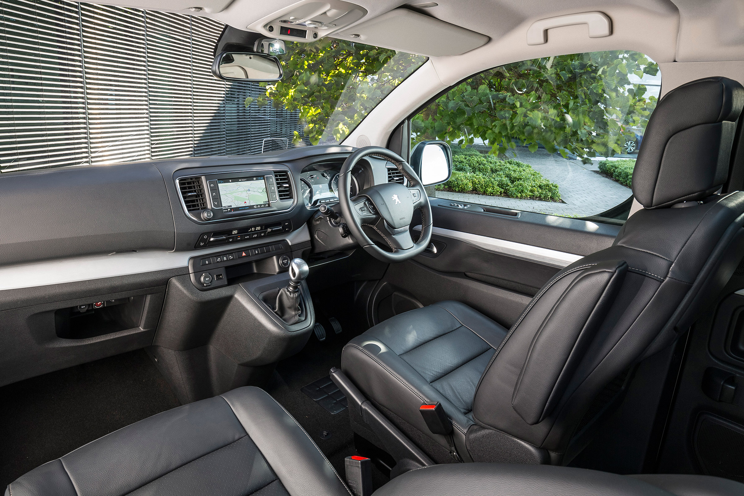 Peugeot Traveller - interior