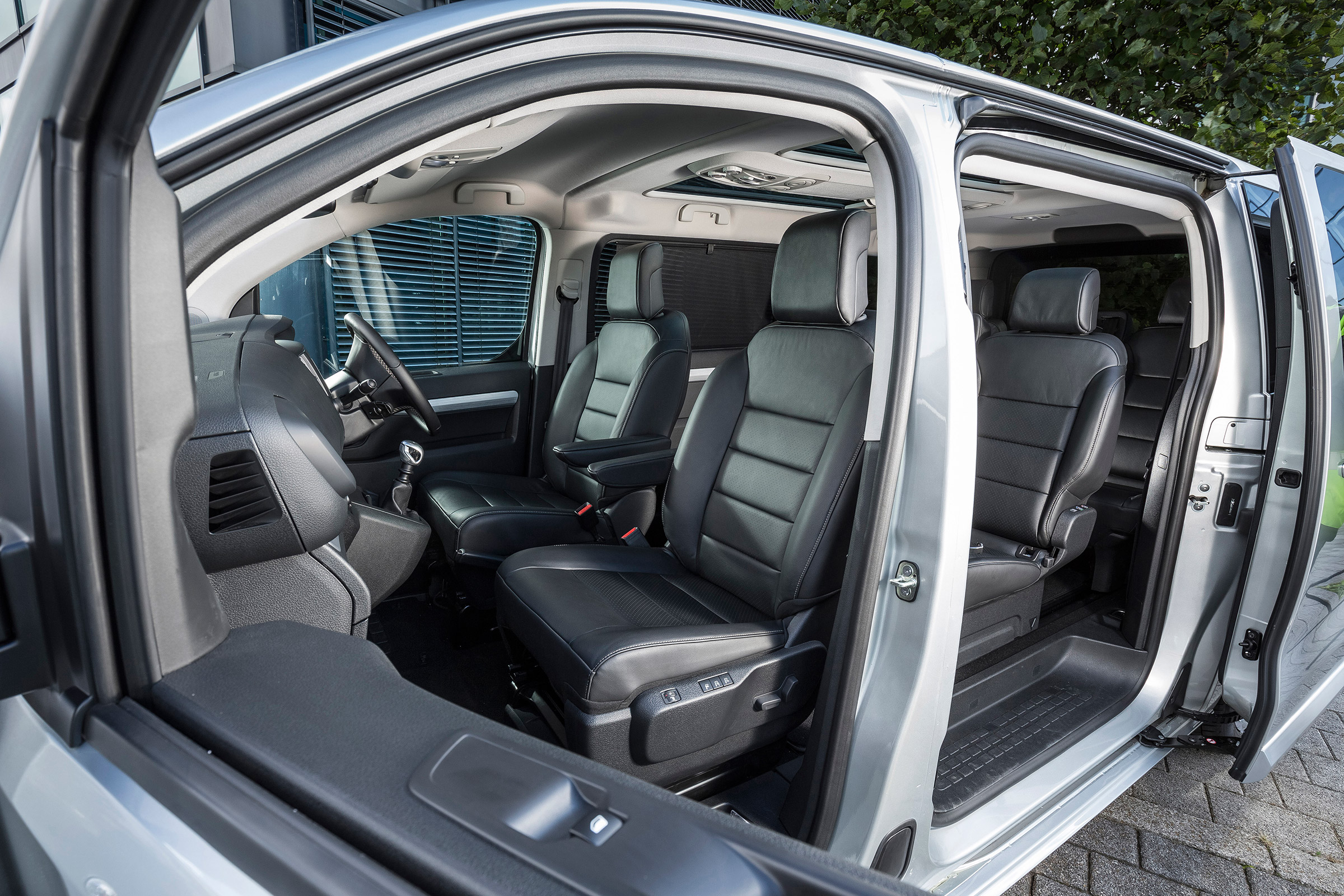 Peugeot Traveller - doors open