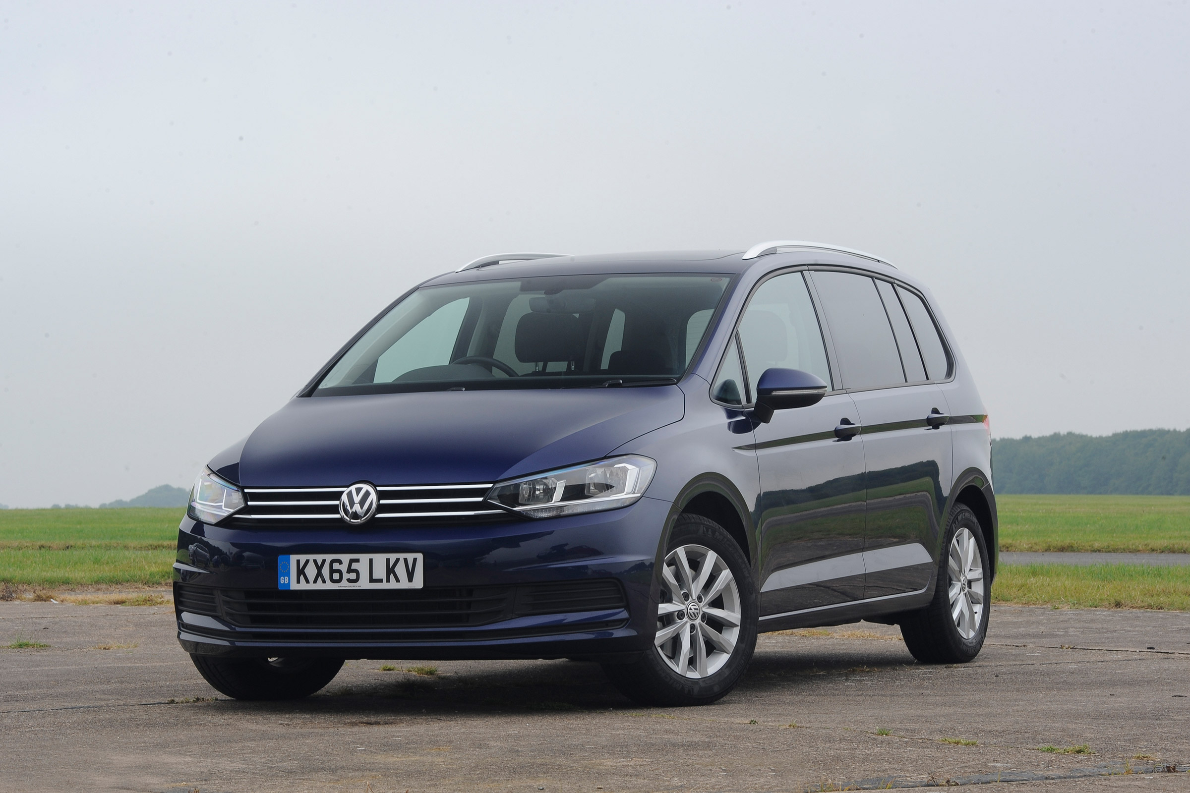 Citroen Grand C4 Picasso vs Volkswagen Touran vs Peugeot 5008 - 