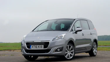 Citroen Grand C4 Picasso vs Volkswagen Touran vs Peugeot 5008 -