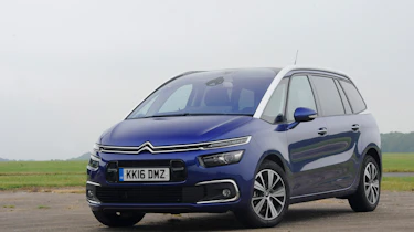 Citroen Grand C4 Picasso vs Volkswagen Touran vs Peugeot 5008 -